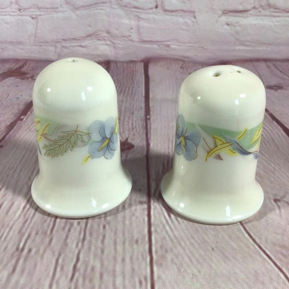 Vintage Floral Salt and Pepper Shaker Pair - Picture 2 of 6